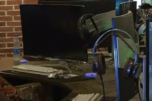 Nhờ quá xấu, cô gái thoát khỏi bị cưỡng bức trong tiệm net  - 1