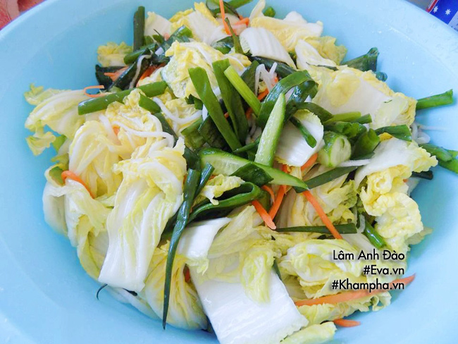 lam kim chi cai thao tai nha theo cach nay, dam bao hang quan con chiu thua - 5