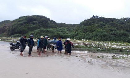 Phát hiện một thi thể không đầu ở bờ biển Quảng Trị
