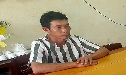 Vợ đang cho con ăn bị chồng chém trọng thương