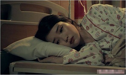 Cứ ngỡ cưới được chồng đẹp trai ga lăng, ai dè đêm tân hôn vợ cắn răng chịu đựng nhìn chồng làm chuyện đó
