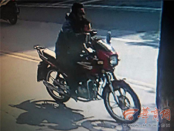 dam phai be 5 tuoi, nguoi dan ong noi doi dua di vien nhung lai lam dieu gay phan no - 1