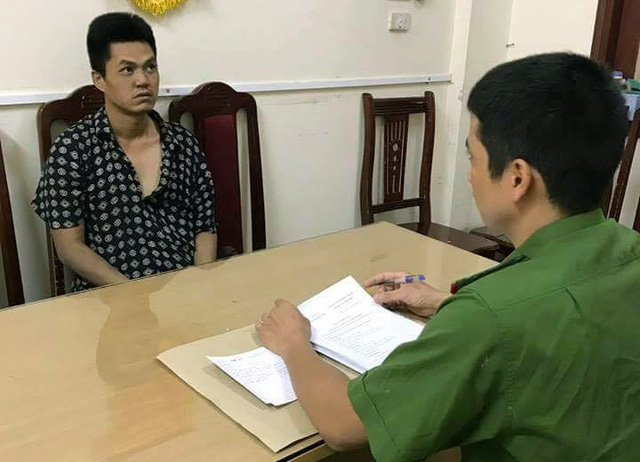 Cảnh sát lấy lời khai đối tượng Nguyễn Minh Đức.