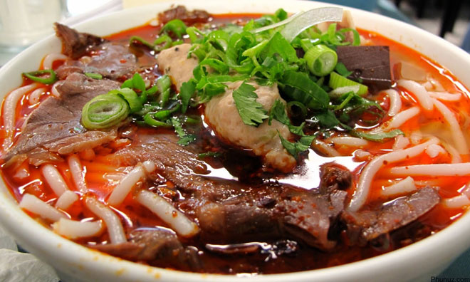 Cách nấu bún bò Huế thơm ngon, chuẩn vị cho bữa sáng cuối tuần - 1