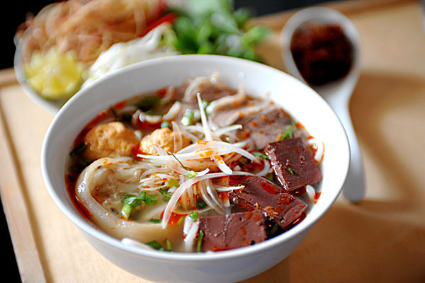 Cách nấu bún bò Huế thơm ngon, chuẩn vị cho bữa sáng cuối tuần - 3