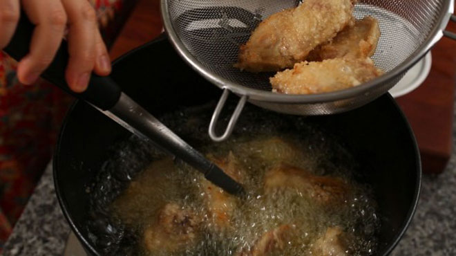 Cuối tuần, làm cánh gà rán kiểu Hàn thơm ngon giòn rụm đãi cả nhà - 9