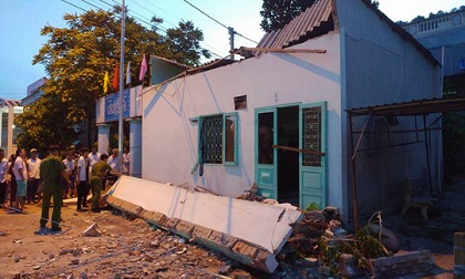 Sập ban công nhà, 3 người tử vong