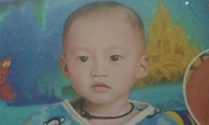 Thanh Hóa: Bé trai 20 tháng tuổi mất tích bí ẩn chỉ sau 2 phút ôm cổ mẹ trong bếp