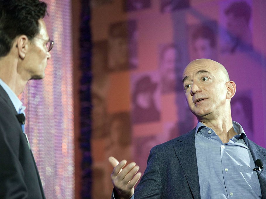 Tỷ phú Jeff Bezos: Sáng dậy không cần báo thức, tối về rửa bát cho vợ - 5