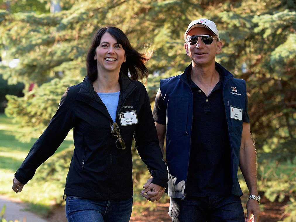 Tỷ phú Jeff Bezos: Sáng dậy không cần báo thức, tối về rửa bát cho vợ - 10