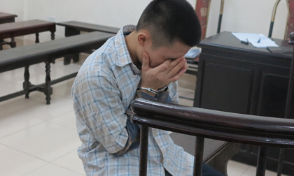 Dụ bé gái 13 tuổi vào nhà nghỉ hiếp dâm rồi lừa xe máy