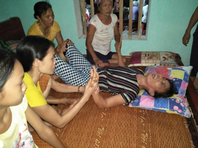 khong du tien sang nhat ban dua thi the con ve que an tang, nguoi me khon kho khoc can nuoc mat - 1
