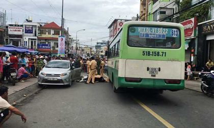 Mở cửa ô tô bất cẩn làm cô gái chết tức tưởi, tài xế có bị xử tù?