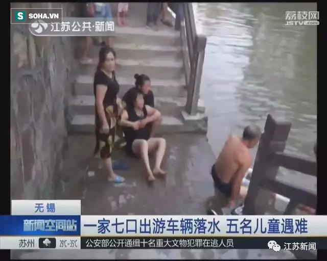 Xe lao xuống sông, bố mẹ khóc ngất vì được cứu, 5 đứa con không ai sống sót - Ảnh 1.