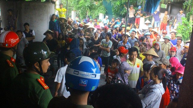 nguoi phu nu vu nghi bat coc tre em ke phut kinh hoang bi dan vay hinh anh 2