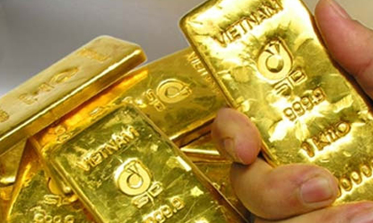 Giá vàng hôm nay 3/8: USD chịu áp lực, vàng tăng vọt