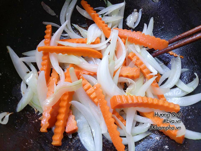 mua nang bat chot, vao bep lam tai heo xao cay an ngay keo het - 5