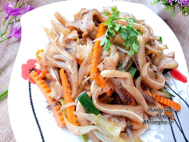 mua nang bat chot, vao bep lam tai heo xao cay an ngay keo het - 9