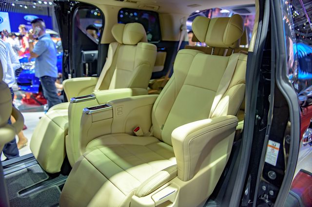 Toyota Alphard tại Việt Nam chốt giá 3,533 tỷ đồng - 2