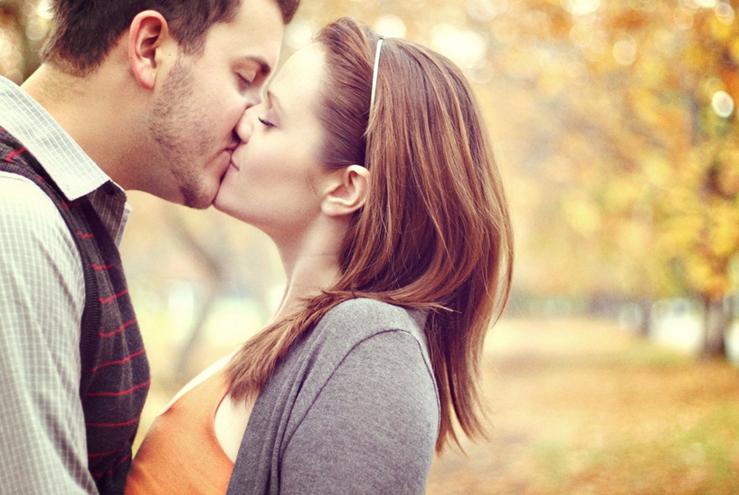 5368869-kissing-image