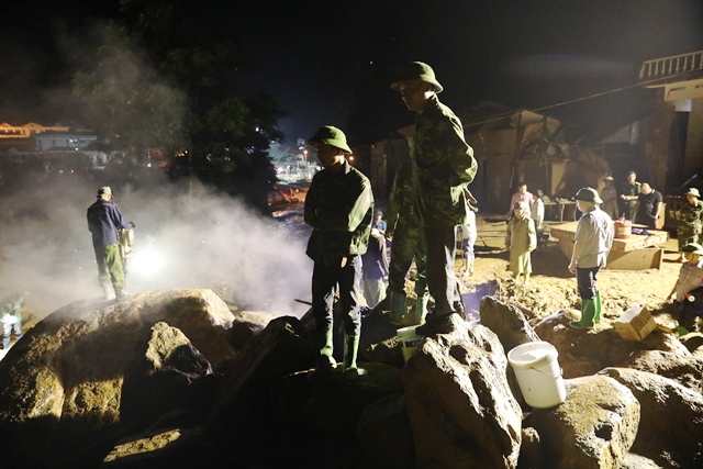 lu quet kinh hoang tai yen bai: xuyen dem pha da tim kiem 12 nguoi mat tich - 1