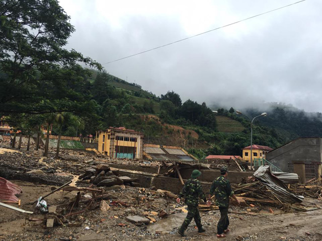 xot xa canh truong hoc ngap chim trong bun va dong do nat sau tran lu quet tai yen bai - 17
