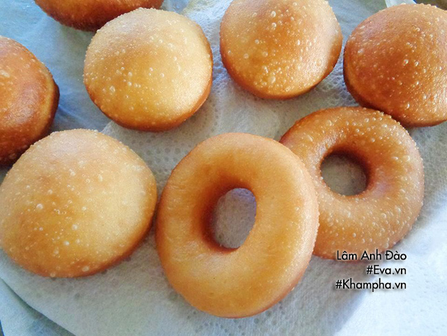 bac chao len bep lam ngay mon banh donuts custard tuyet ngon - 7