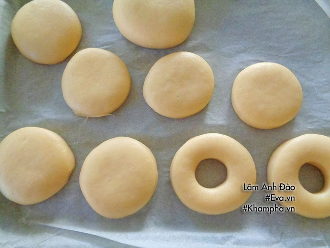 bac chao len bep lam ngay mon banh donuts custard tuyet ngon - 5