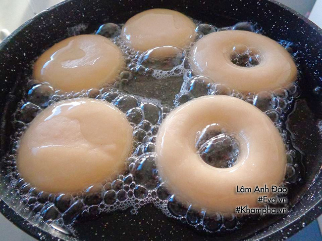 bac chao len bep lam ngay mon banh donuts custard tuyet ngon - 6