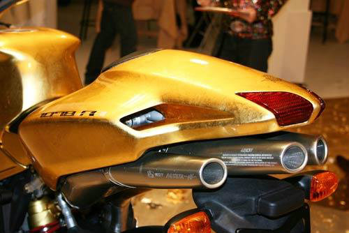 MV Agusta F4 dát vàng giá 2,7 tỷ đồng xa hoa cùng cực - 4
