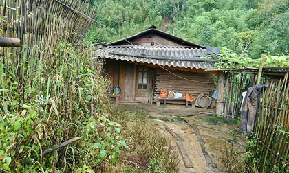 Mù Cang Chải: Tang thương gia đình 4 trẻ bị lũ cuốn