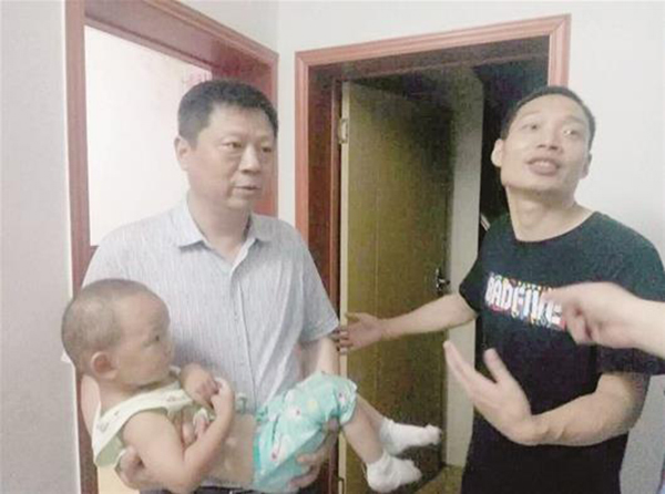 Vì hơn 3000 đồng, bé trai 8 tuổi bắt cóc bé 18 tháng suốt 13 tiếng đồng hồ - Ảnh 2. Vì hơn 3000 đồng, bé trai 8 tuổi bắt cóc bé 18 tháng suốt 13 tiếng đồng hồ - Ảnh 2.