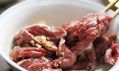 Ướp thịt kiểu này bảo sao ăn bao nhiêu cũng hết, ai cũng ghiền, mềm ngọt hơn ngoài hàng