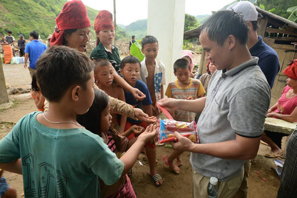 co gai am anh canh nguoi chet khong co cho chon o vung lu quet son la - 6