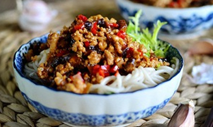 Bữa sáng có mì trộn thì vừa ngon miệng lại vừa an toàn vệ sinh