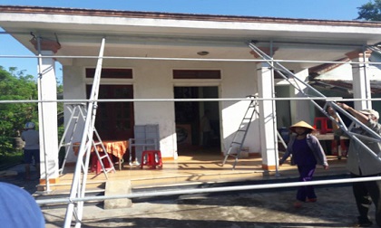 Người đàn ông chết bên cạnh xác con rắn hổ mang