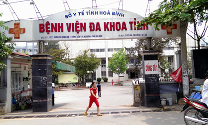 8 người chết khi chạy thận: Giám đốc Bệnh viện Đa khoa tỉnh Hoà Bình bị cách chức 1 năm