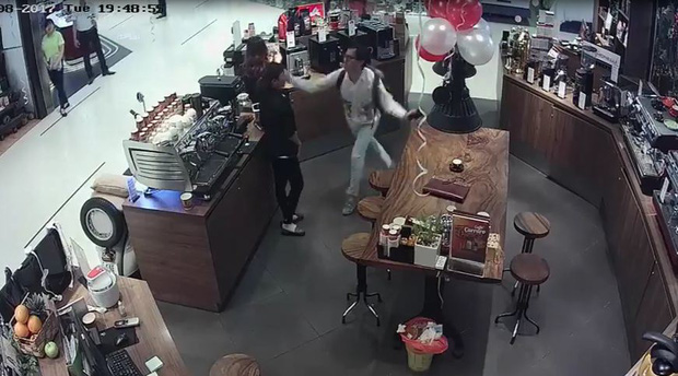 Nữ nhân viên đang mang thai bị ông chủ chuỗi tiệm trà - cafe K.C tát: Tôi choáng và suýt té sau khi bị tát - Ảnh 1.