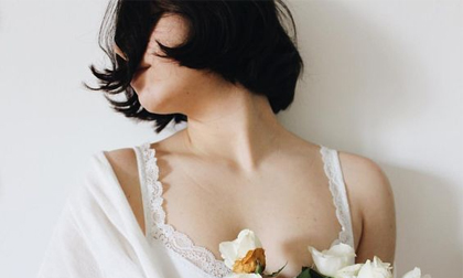 Anh giúi vào tay tôi xấp tiền dày cộp: “Em coi như mình chưa từng quen nhau”