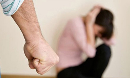 Tát vào mặt phụ nữ là cách hành xử của một kẻ nhiều tiền, thiếu não