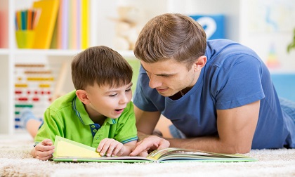 Những cách đơn giản để cha mẹ trở thành người bạn thân thiết của con
