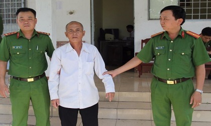 Khởi tố người đàn ông 73 tuổi hiếp dâm hai chị em ruột