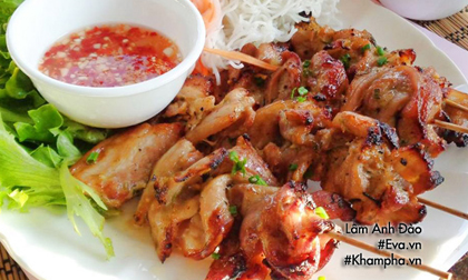 Thịt ba chỉ xiên nướng thơm lừng ngon không kém ngoài hàng
