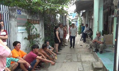 Sau bữa tiệc bên hàng xóm, mẹ bàng hoàng phát hiện con trai treo cổ ở nhà riêng