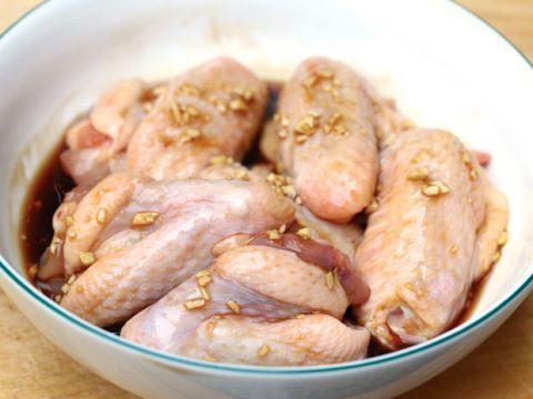 Cách làm món gà chiên mắm tỏi ngon ngất ngây - 2