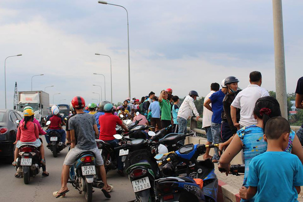 Cô gái ngây dại đứng nhìn người yêu gieo mình xuống sông Sài Gòn tự tử - Ảnh 2. Cô gái ngây dại đứng nhìn người yêu gieo mình xuống sông Sài Gòn tự tử - Ảnh 2.