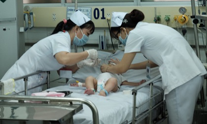 Vắt chanh vào miệng khi trẻ lên cơn co giật, mẹ suýt giết con vì sai lầm chết người
