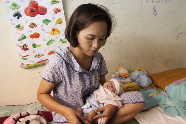 be 14 ngay tuoi bi bo roi cung la thu dam nuoc mat: “nga oi! ve voi con di em” - 2