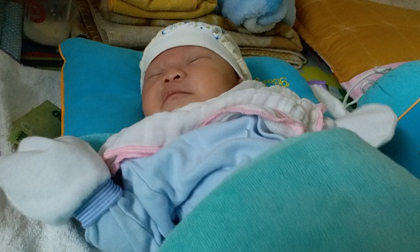 Bé 14 ngày tuổi bị bỏ rơi cùng lá thư đẫm nước mắt: “Nga ơi! Về với con đi em”