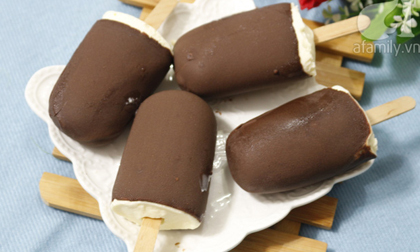 Tự làm kem que phủ chocolate ngon đẹp không thua gì kem đi mua